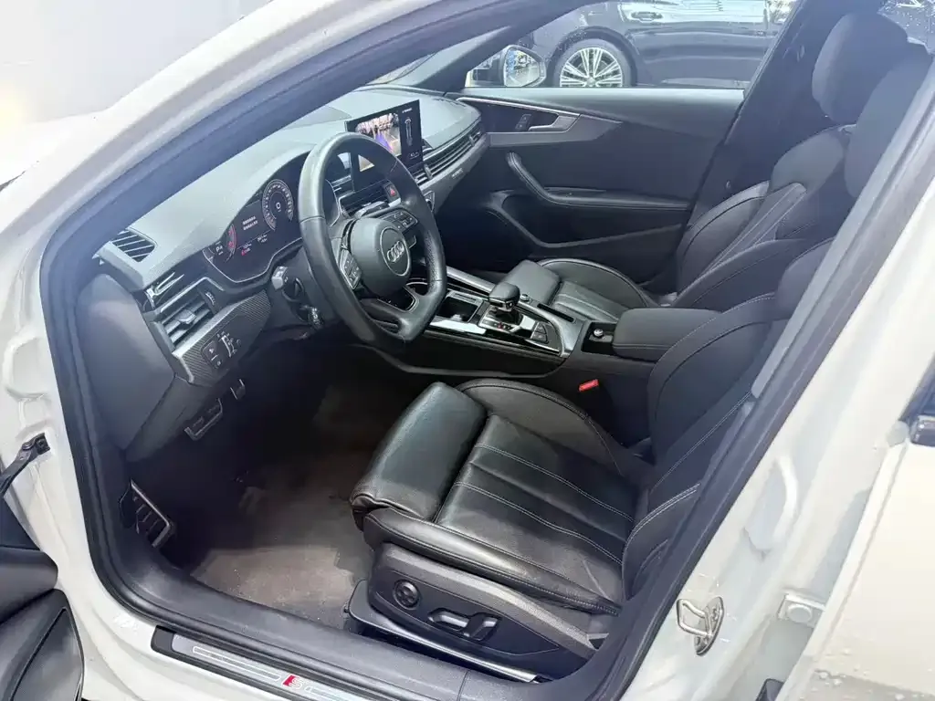 Audi A4L 2023 из CN, фото 8