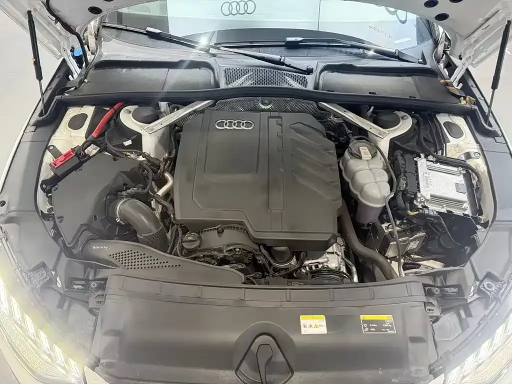 Audi A4L 2023 из CN, фото 5