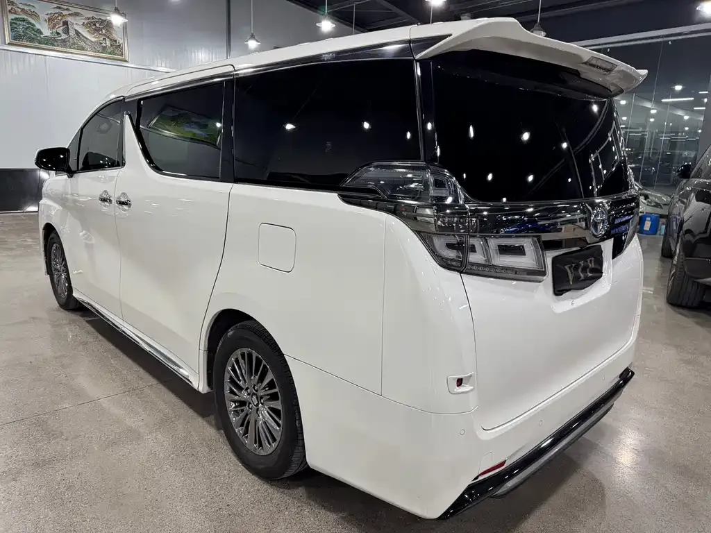 Toyota Vellfire — фото 4