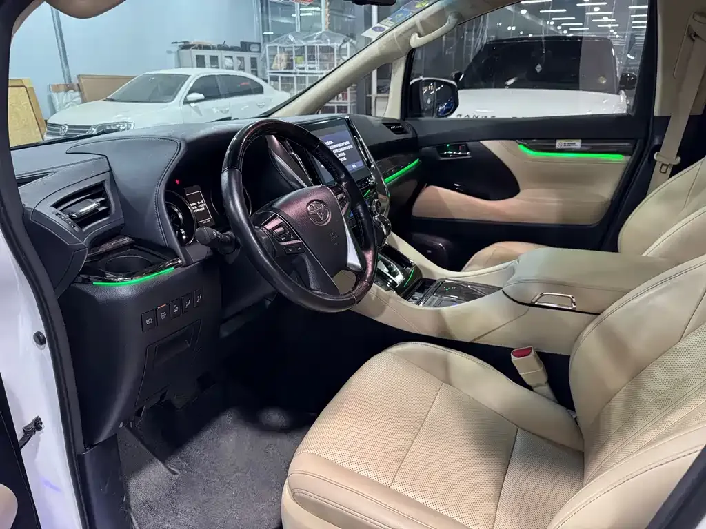 Toyota Vellfire — фото 5