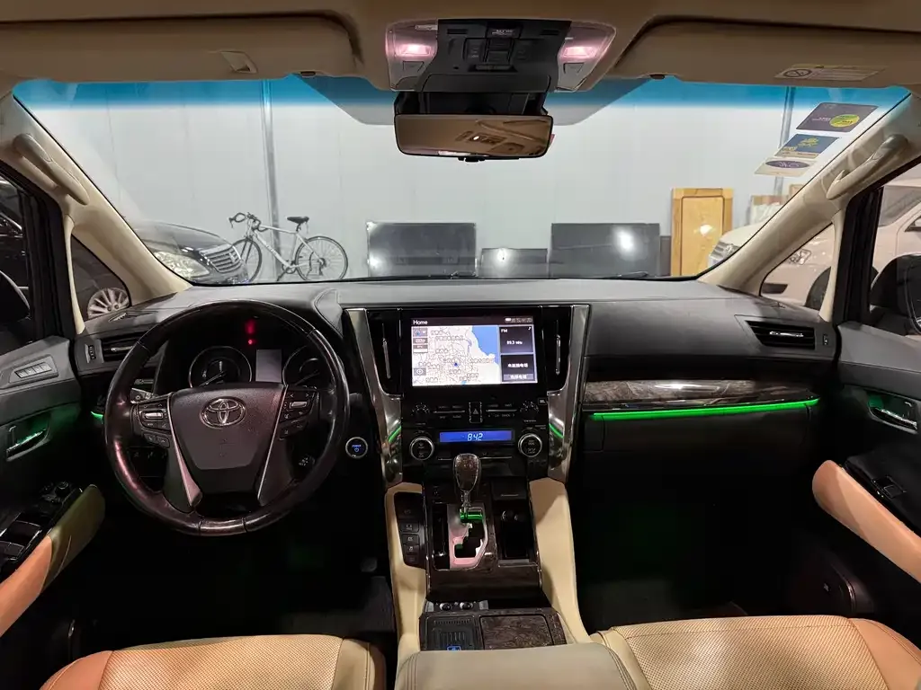 Toyota Vellfire — фото 7