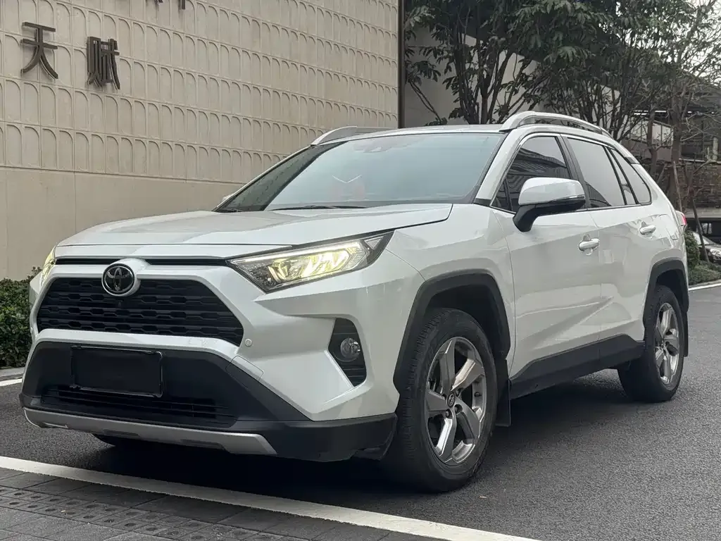 Toyota RAV4 2022 из CN, фото 1