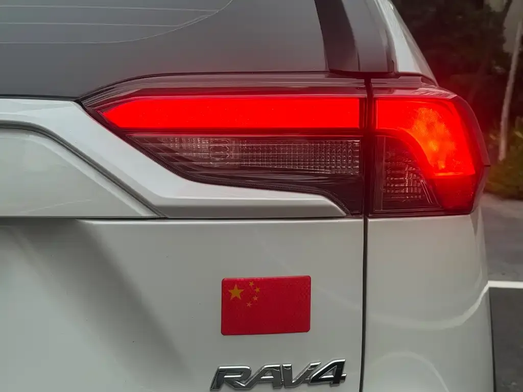 Toyota RAV4 2022 из CN, фото 2