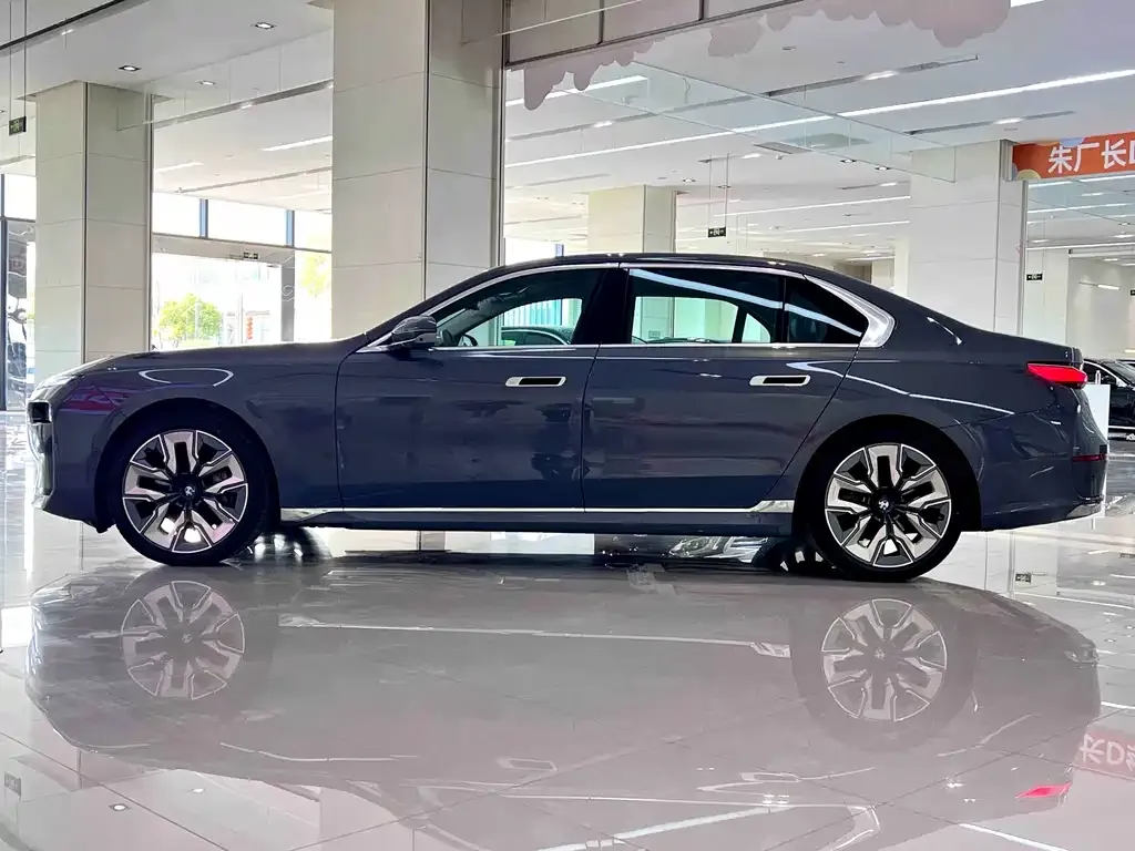 BMW 7 Series 2025 из CN, фото 8