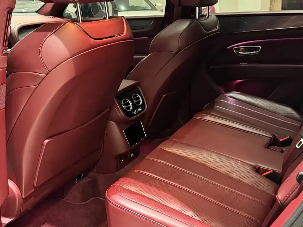 Bentley Bentayga 2021 из CN, фото 2