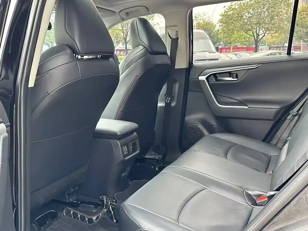 Toyota Wildlander 2022 из CN, фото 6