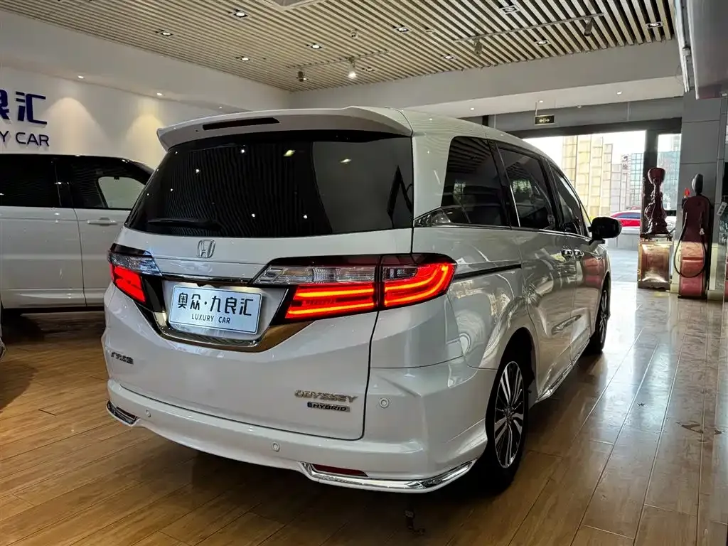 Honda Odyssey — фото 10