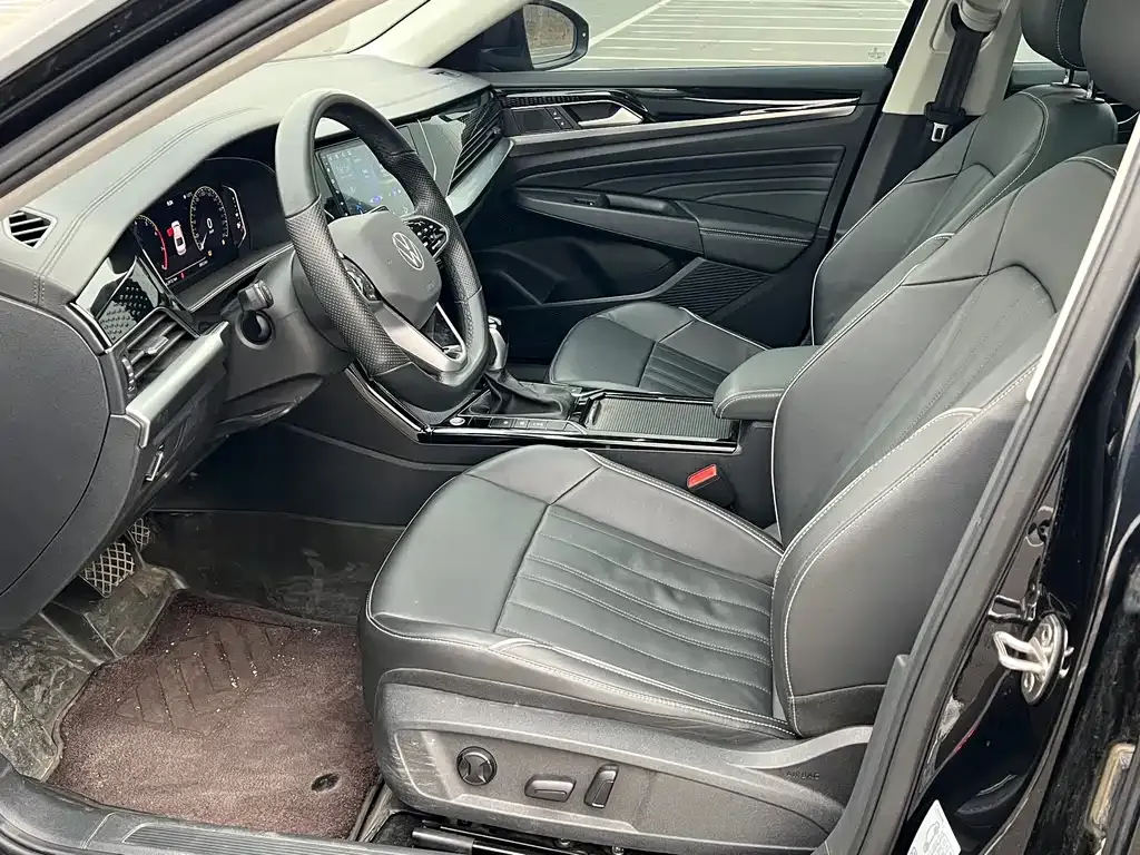 Volkswagen Passat 2023 из CN, фото 10