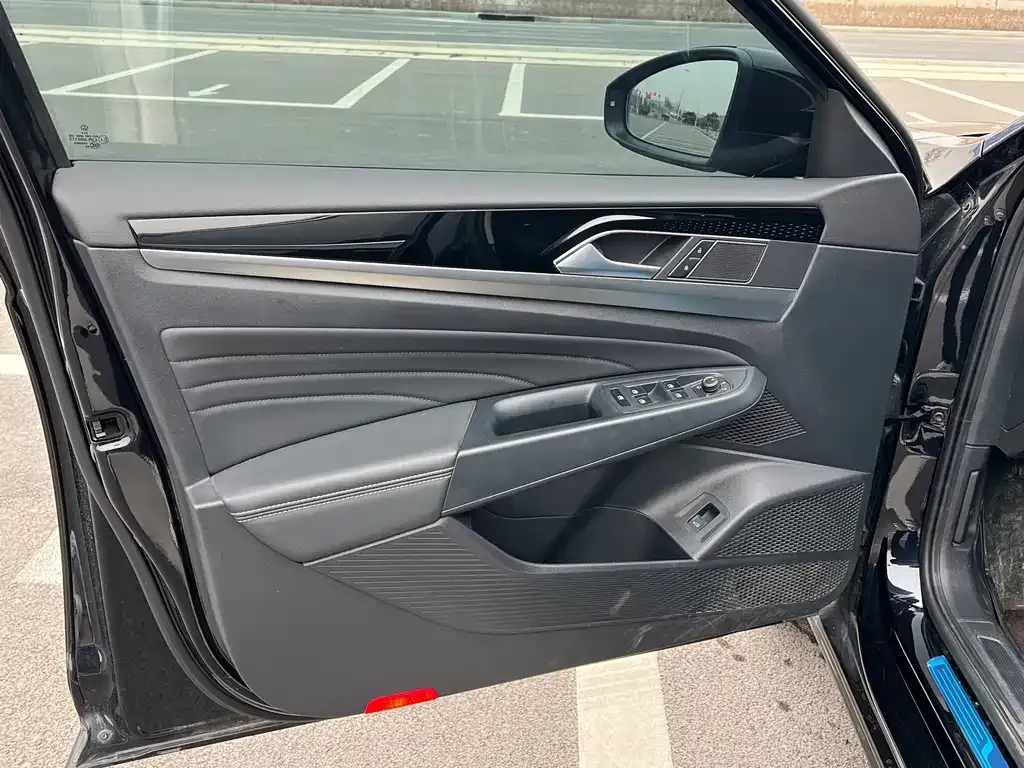 Volkswagen Passat 2023 из CN, фото 4