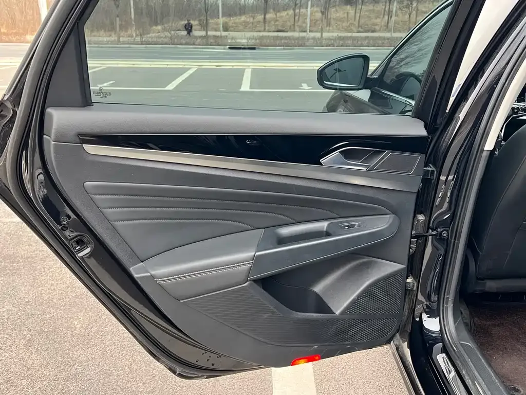Volkswagen Passat 2023 из CN, фото 2