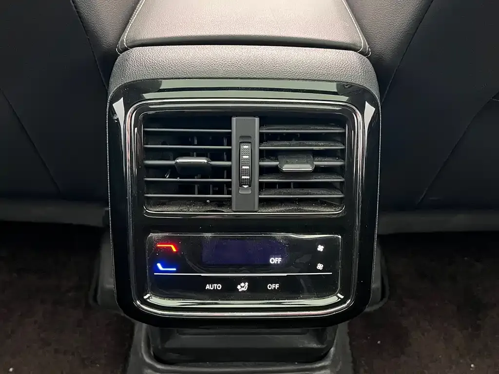 Volkswagen Passat 2023 из CN, фото 6
