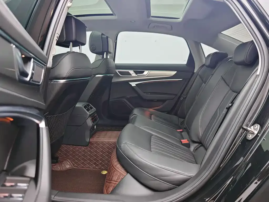 Audi A6L 2023 из CN, фото 10