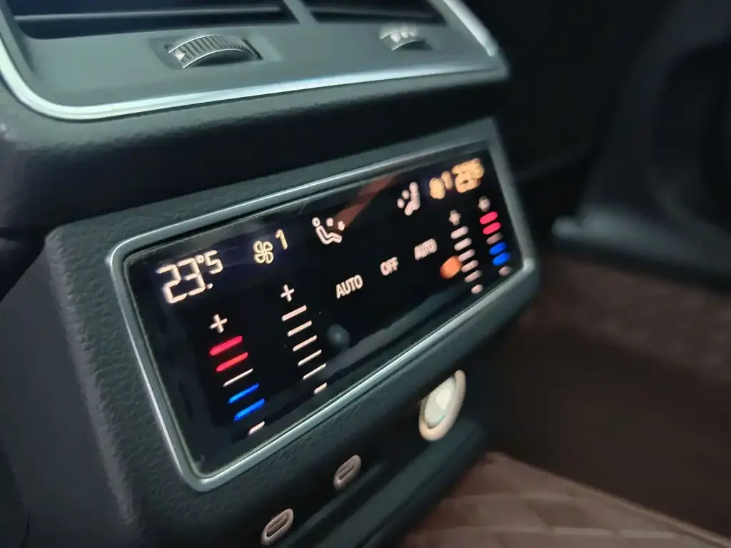 Audi A6L 2023 из CN, фото 5