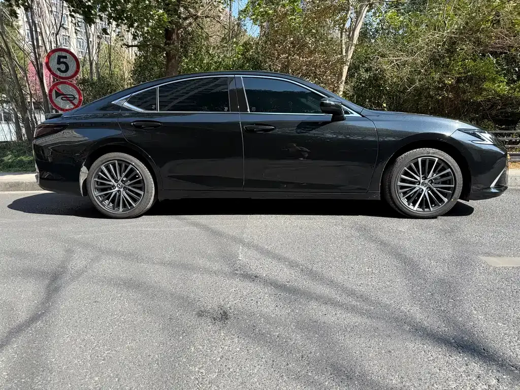 Lexus ES 2025 из CN, фото 3