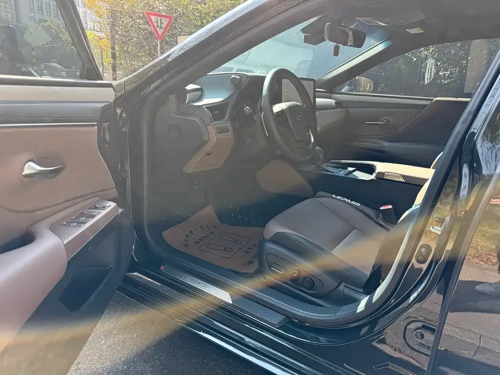 Lexus ES 2025 из CN, фото 8