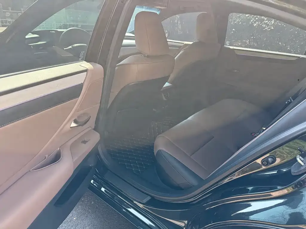 Lexus ES 2025 из CN, фото 5