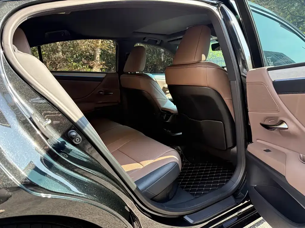 Lexus ES 2025 из CN, фото 7