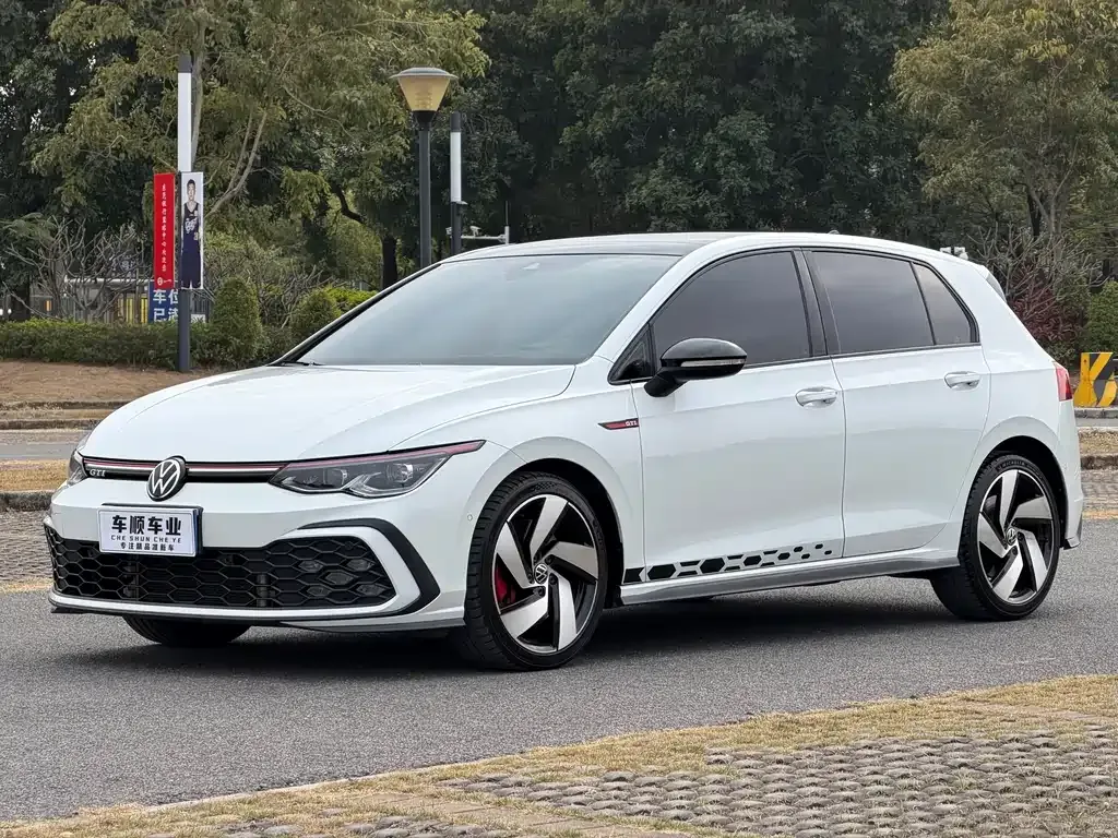 Volkswagen Golf GTI 2023 из CN, фото 1