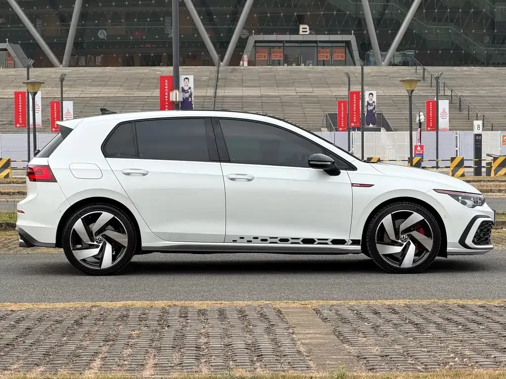 Volkswagen Golf GTI 2023 из CN, фото 8