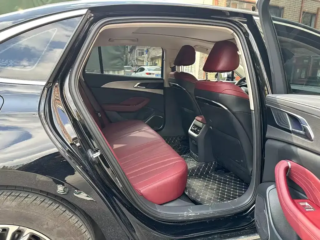 Hongqi H5 — фото 4
