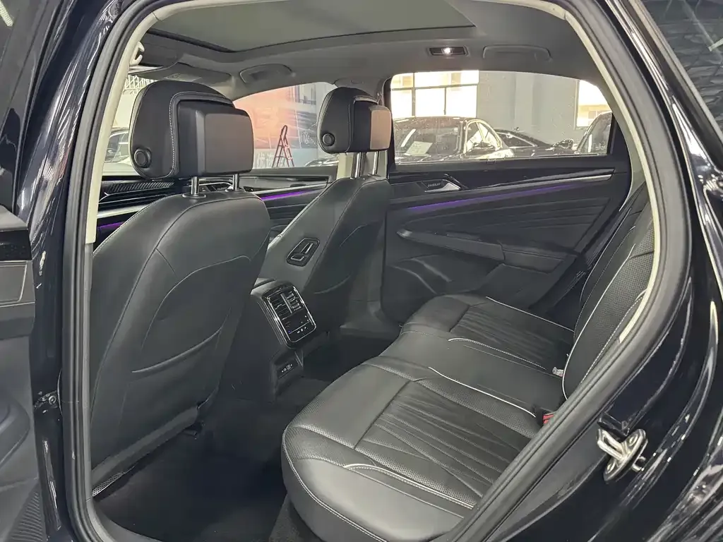 Volkswagen Passat 2023 из CN, фото 4