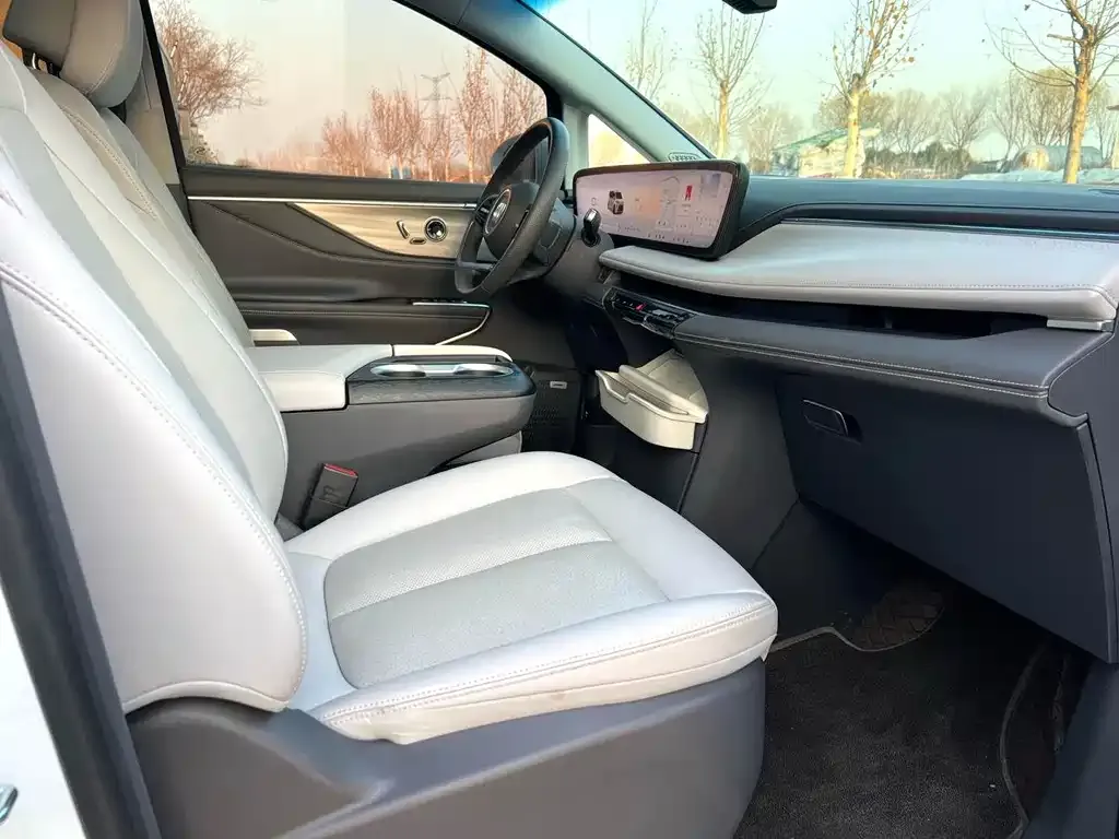 Buick GL8 2025 из CN, фото 6