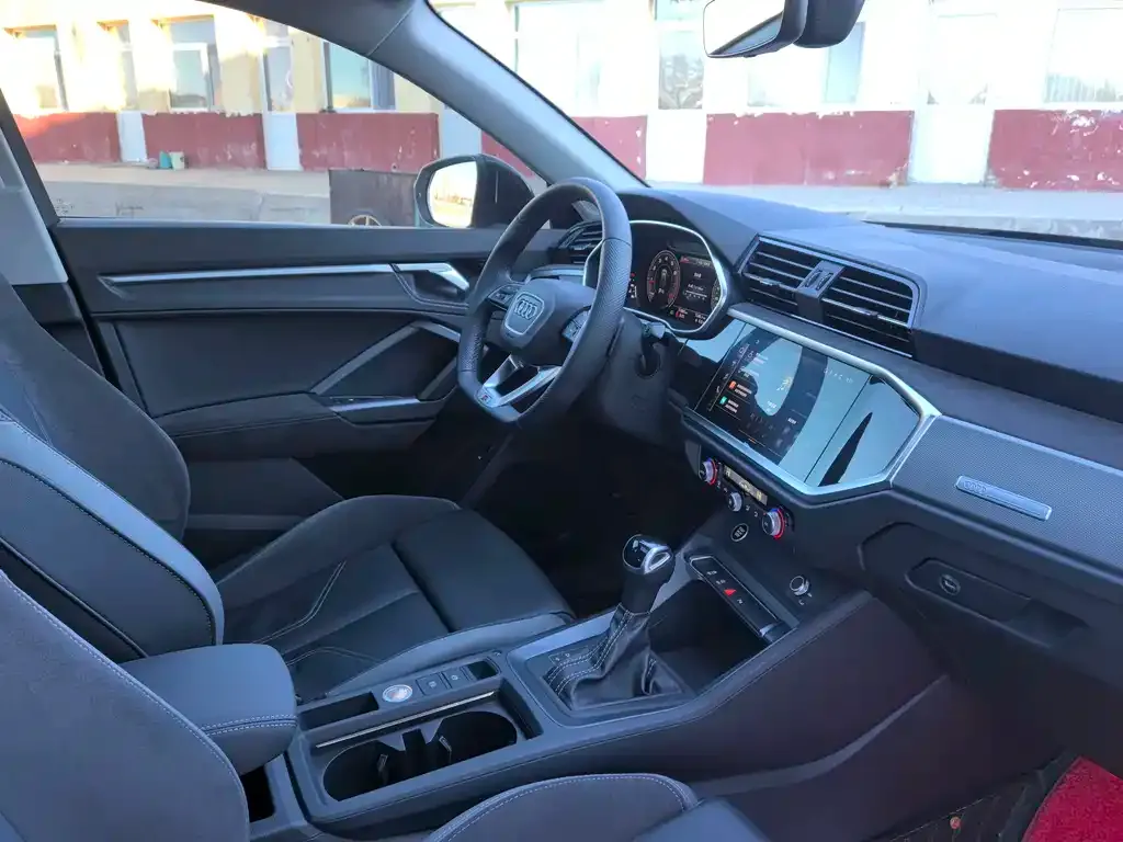 Audi Q3 Sportback 2023 из CN, фото 2