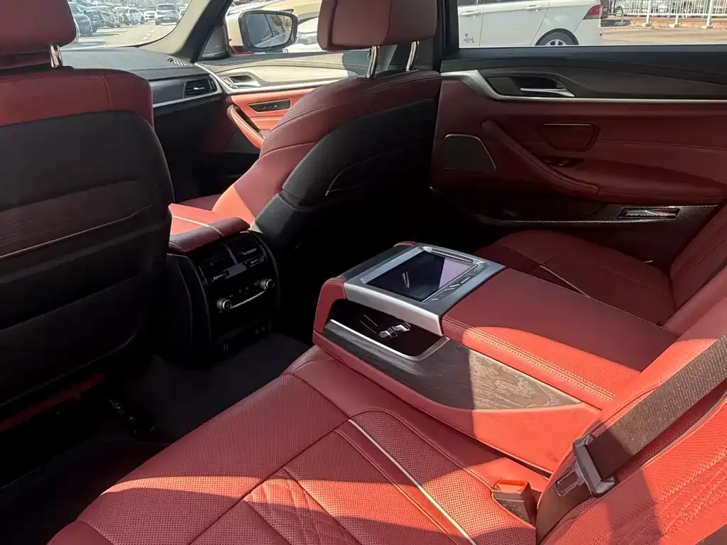 BMW 5 Series 2021 из CN, фото 7
