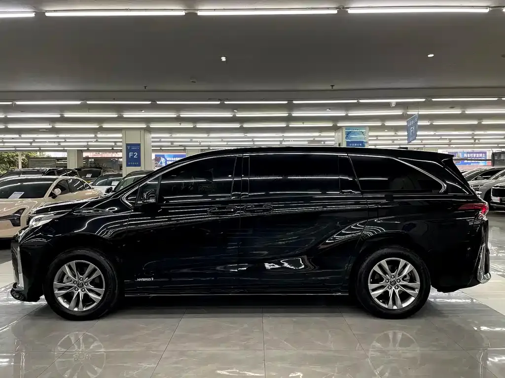 Toyota Sienna 2023 из CN, фото 6