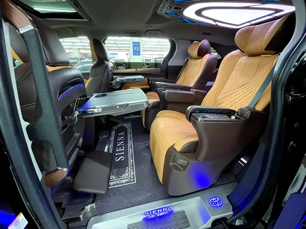 Toyota Sienna 2023 из CN, фото 4