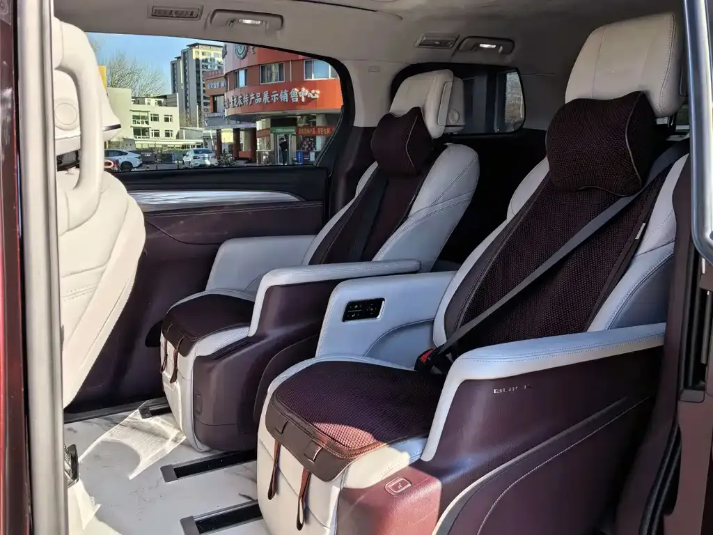 Buick GL8 2023 из CN, фото 9