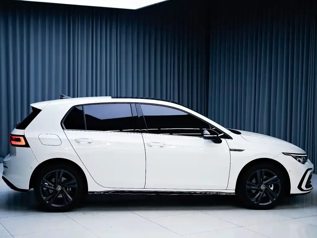 Volkswagen Golf 2024 из CN, фото 3