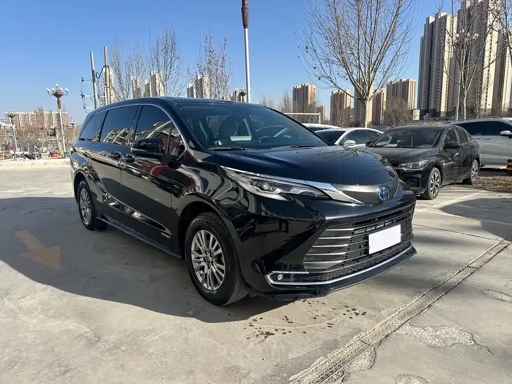 Toyota Sienna — фото 9
