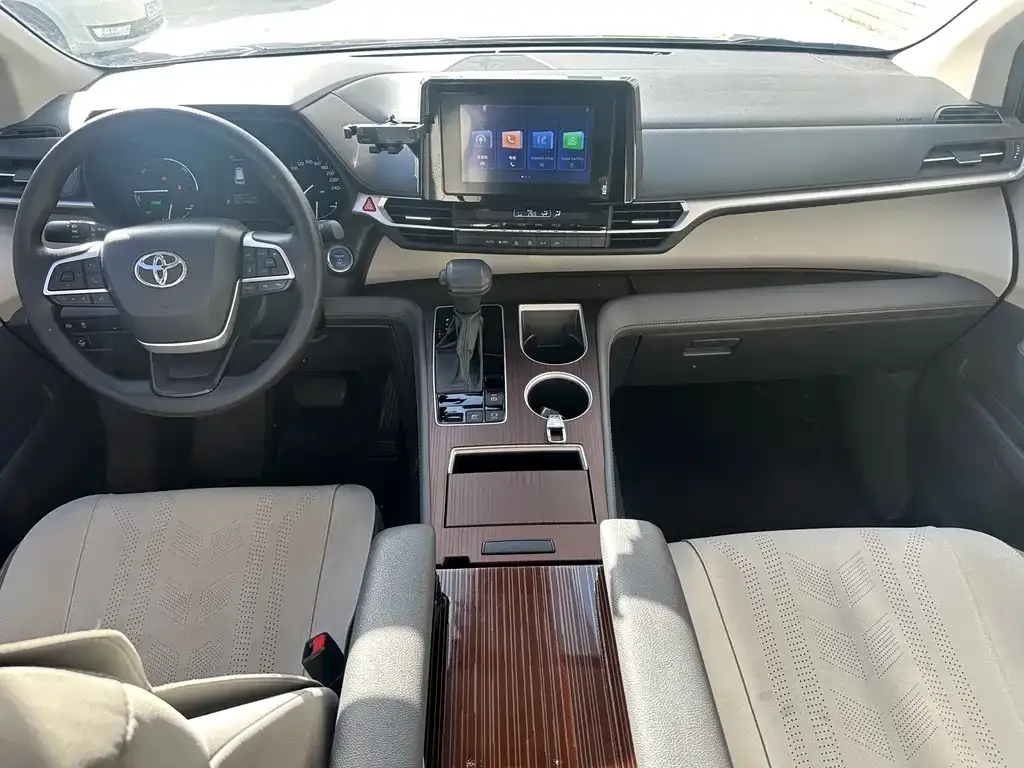 Toyota Sienna — фото 2