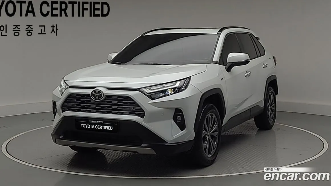 Toyota RAV4 — фото 1