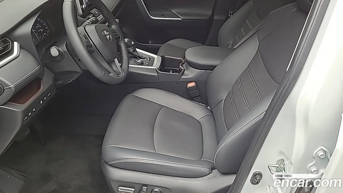 Toyota RAV4 — фото 10
