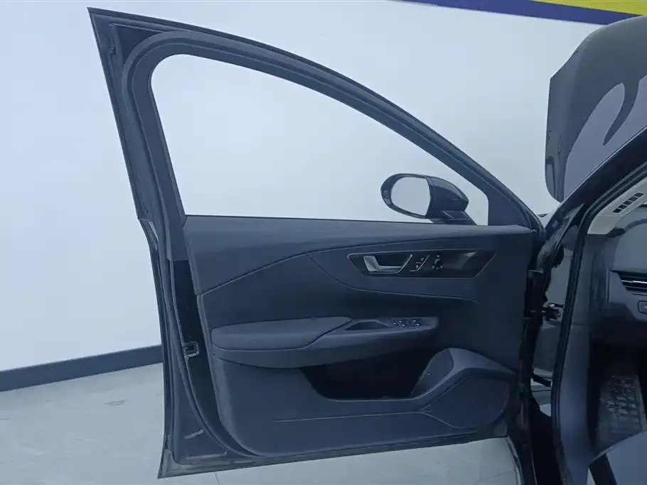 Hongqi E-QM5 — фото 10