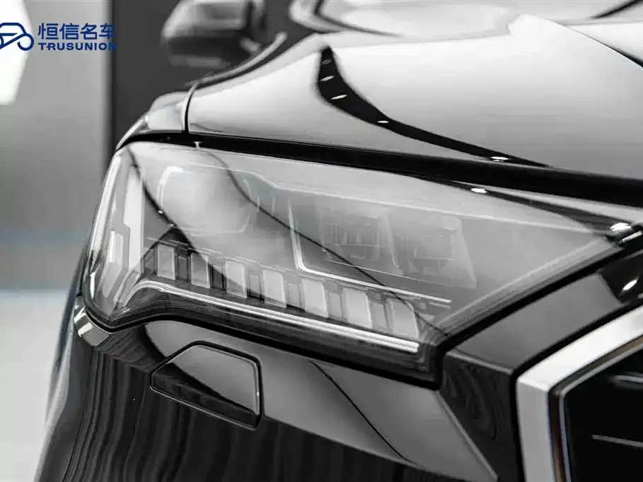 Audi Q7 2023 из CN, фото 2