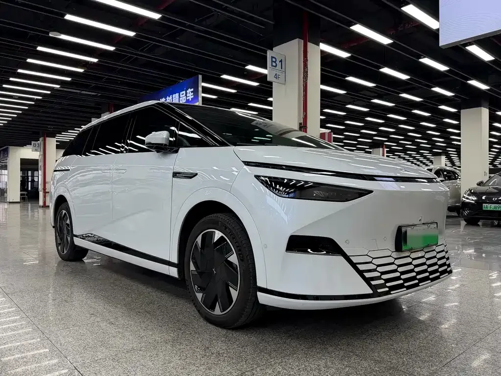 XPeng X9 2024 из CN, фото 6