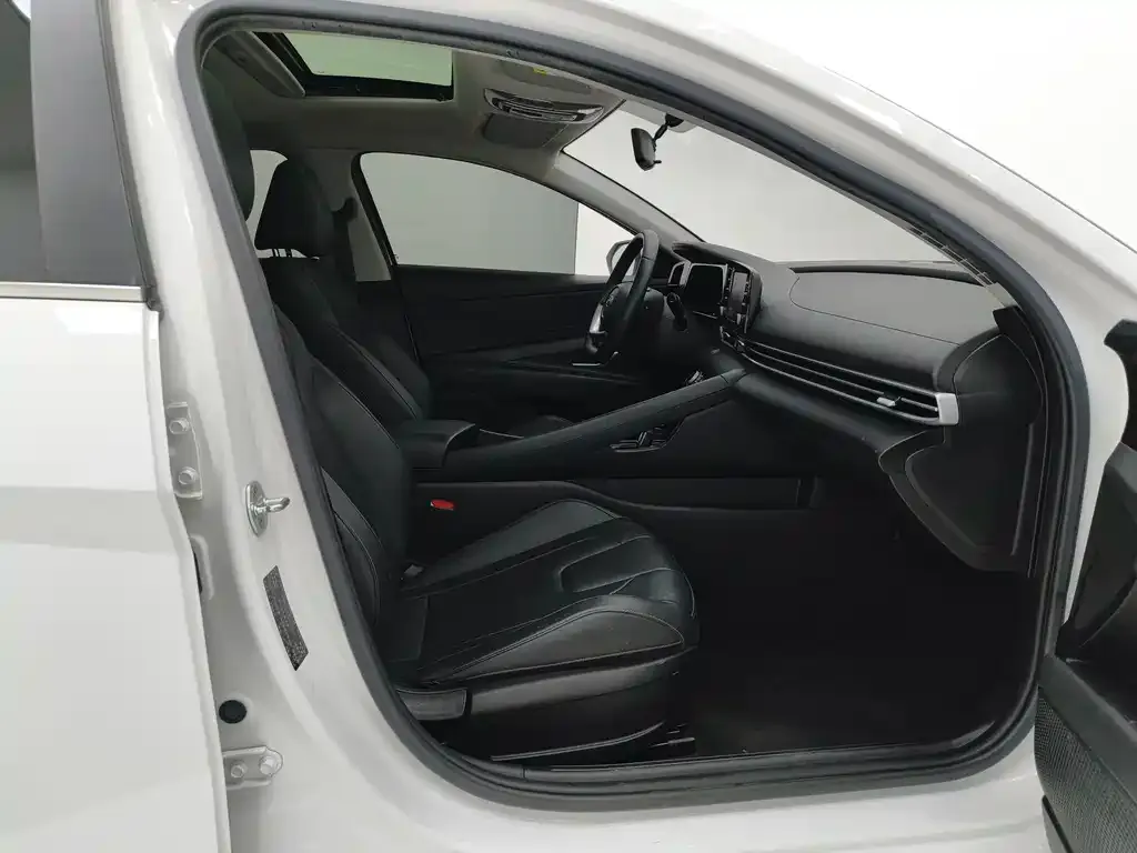 Hyundai Elantra 2022 из CN, фото 7
