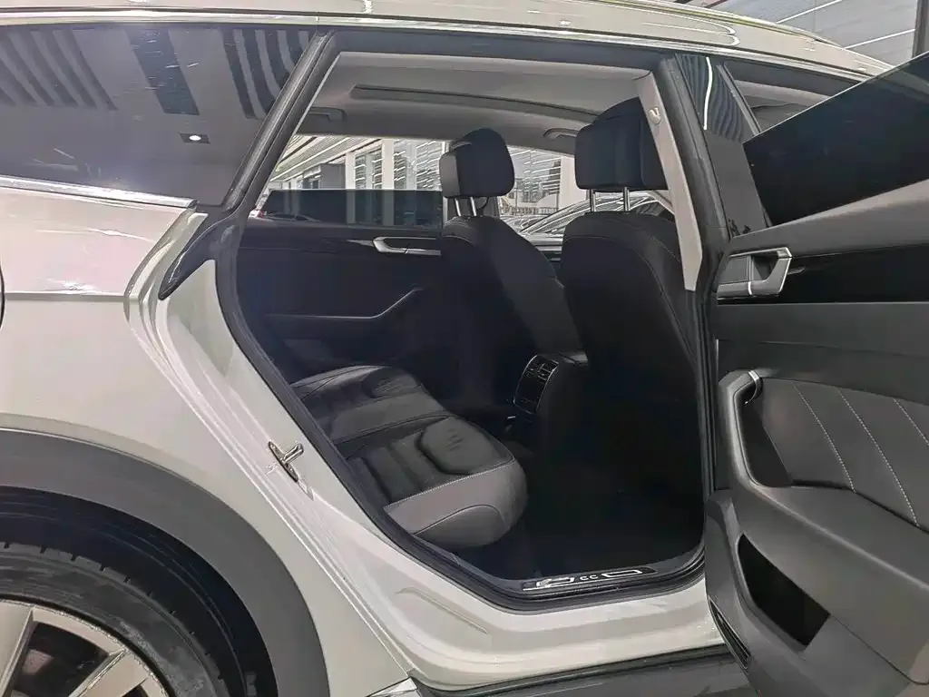 Volkswagen CC 2022 из CN, фото 4
