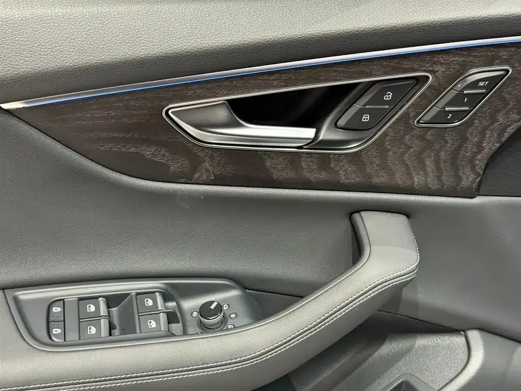 Audi Q8 2024 из CN, фото 5