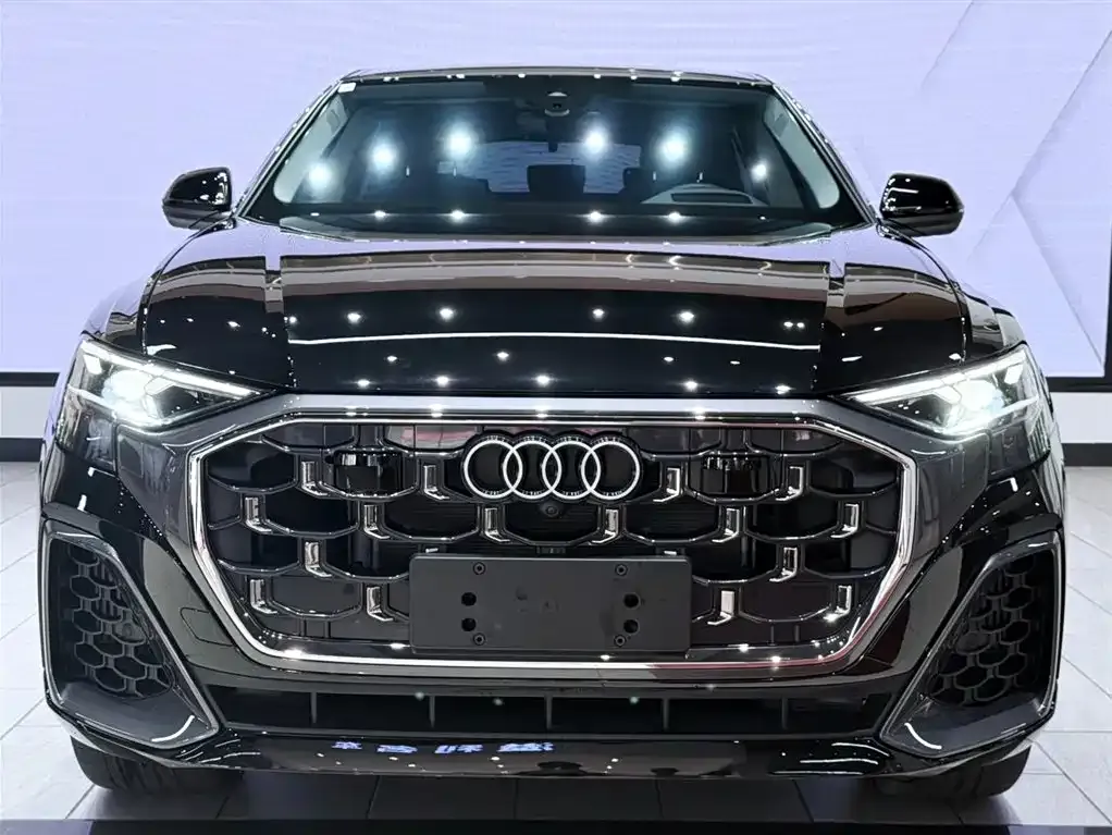 Audi Q8 2024 из CN, фото 2