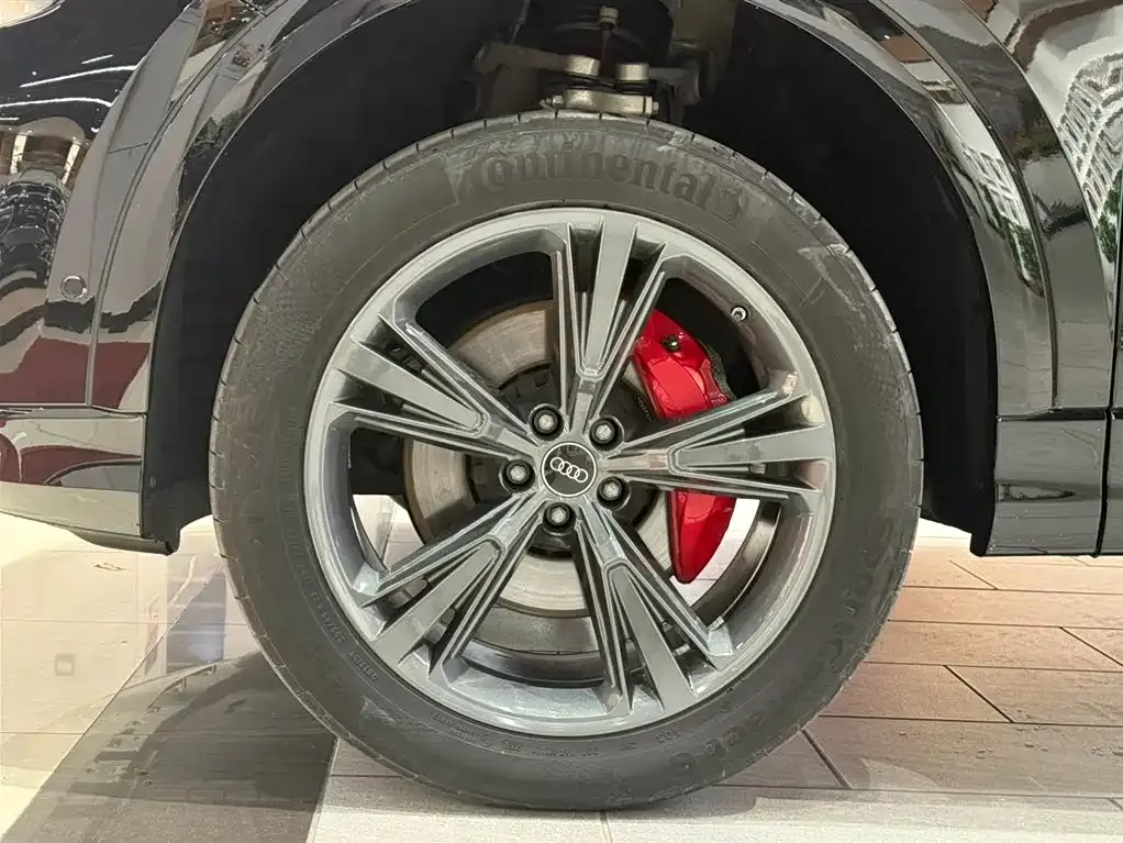 Audi Q8 2024 из CN, фото 6