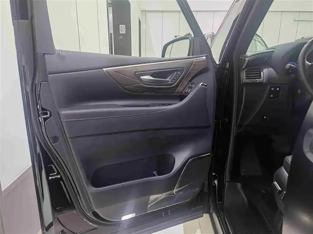 Toyota Alphard 2026 из CN, фото 3