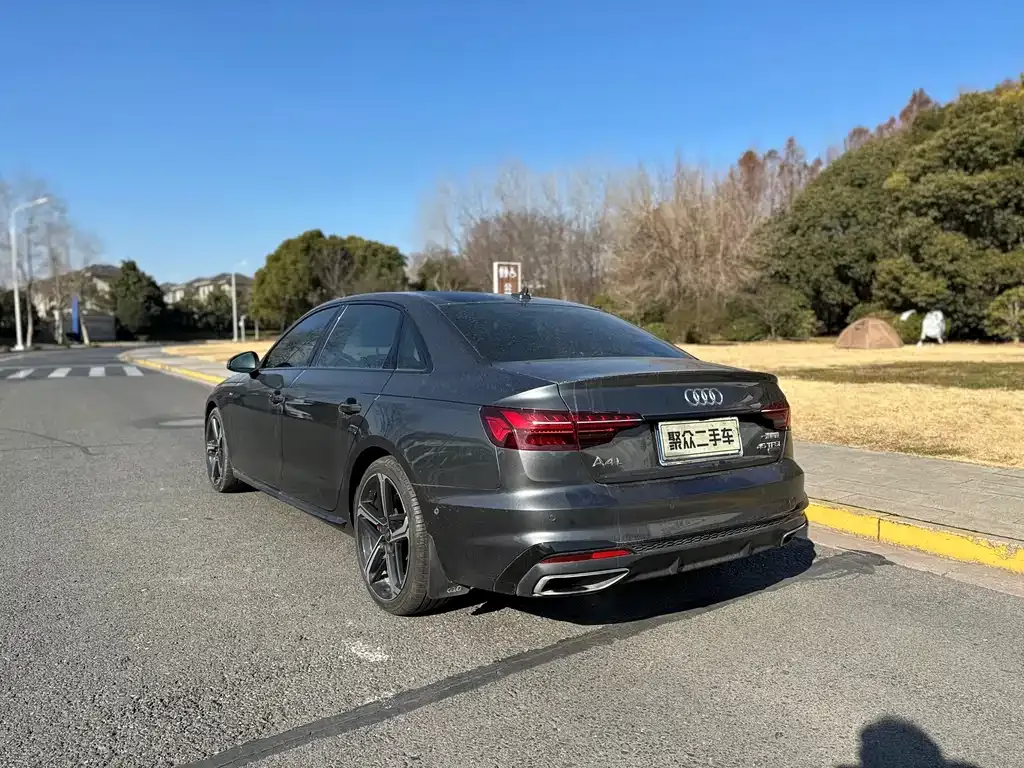 Audi A4L 2022 из CN, фото 10