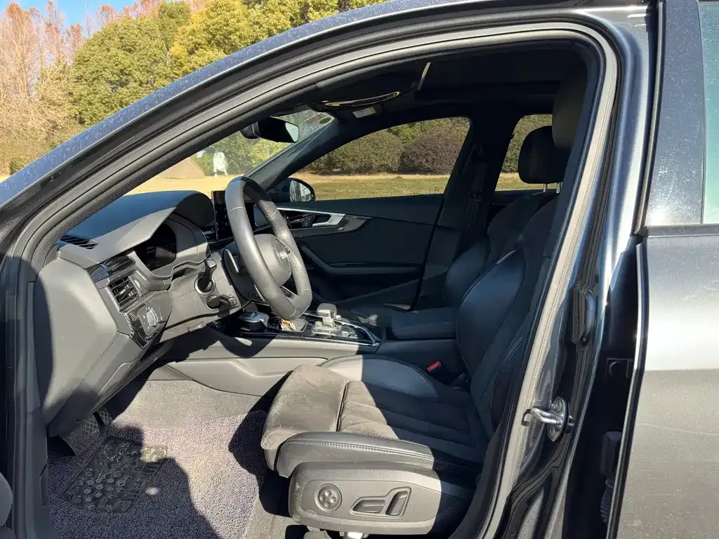 Audi A4L 2022 из CN, фото 8