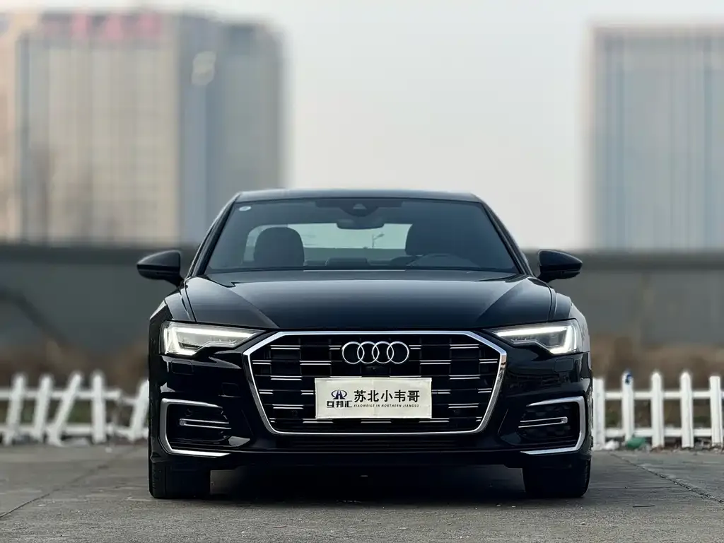 Audi A6L — фото 1