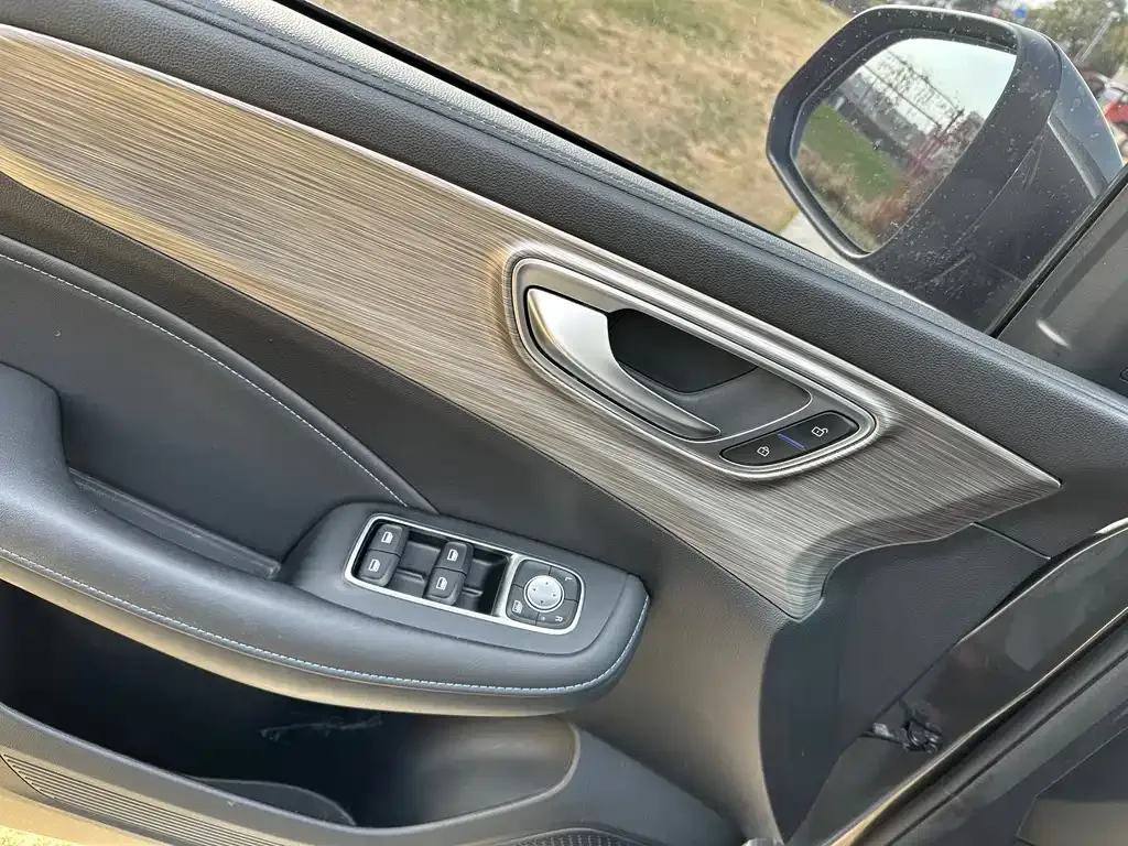 Roewe RX5 2025 из CN, фото 4