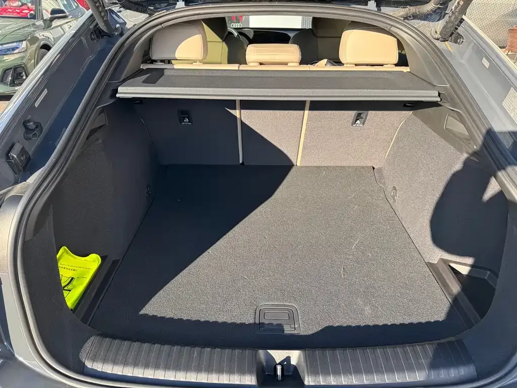 Audi Q6L Sportback e-tron 2025 из CN, фото 2